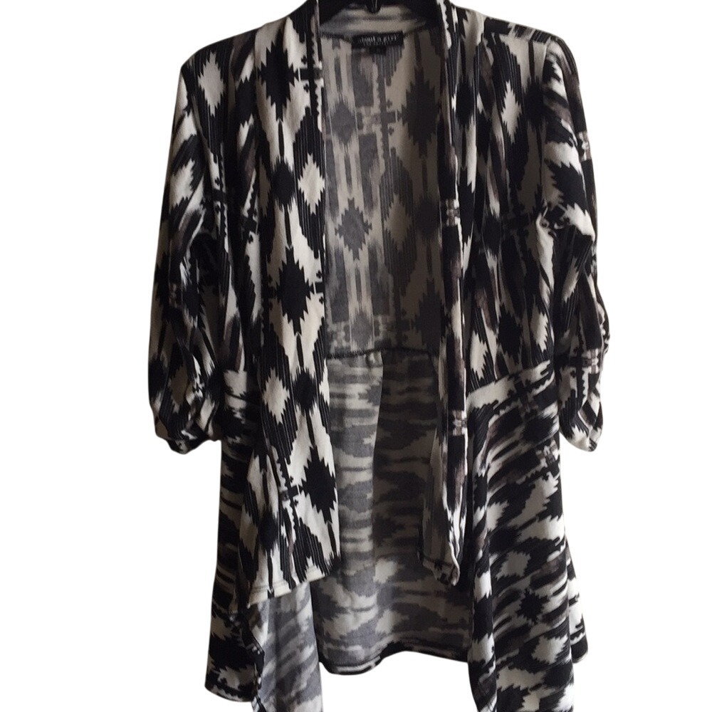 About A Girl Black White Ikat Geometric Open Front Roll Tab Sleeve Cardigan S
